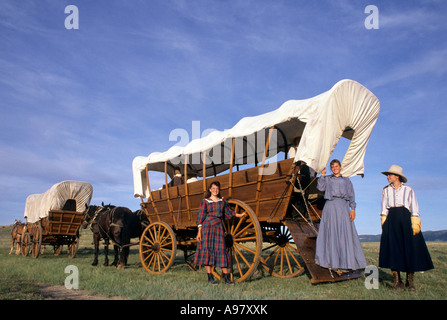 CONESTOGA WAGEN UND LEBENDIGE GESCHICHTE DOLMETSCHER ENTLANG DES OREGON TRAILS. CASPER, WYOMING. Stockfoto