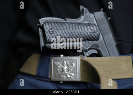Waffe in der Hose versteckt Stockfoto
