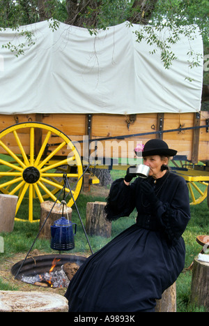 LIVING HISTORY GUIDE IM REKONSTRUIERTEN FORT KEARNY (1848) STAATLICHE HISTORISCHE PARK ENTLANG DES OREGON TRAILS. KEARNEY, NEBRASKA. Stockfoto