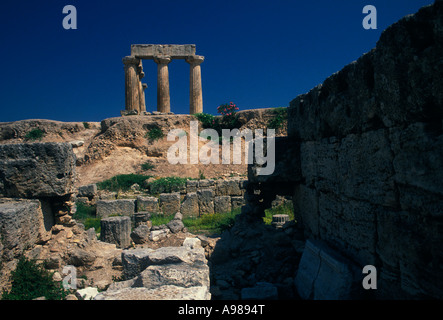 Tempel des Apollo, 6. Jahrhundert v. Chr., Korinth, Peloponnes, Griechenland, Europa Stockfoto