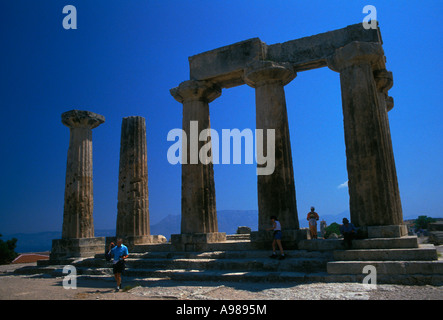 Tempel des Apollo, 6. Jahrhundert v. Chr., Korinth, Peloponnes, Griechenland, Europa Stockfoto