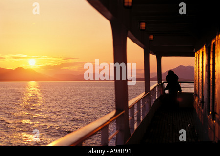 Alaska, Inside Passage, Sonnenuntergang vom Kreuzfahrtschiff Stockfoto