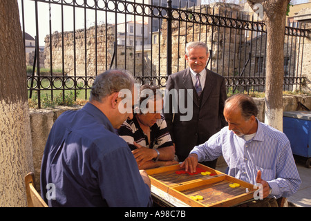 Griechenland, Athen, spielen backgammon Stockfoto