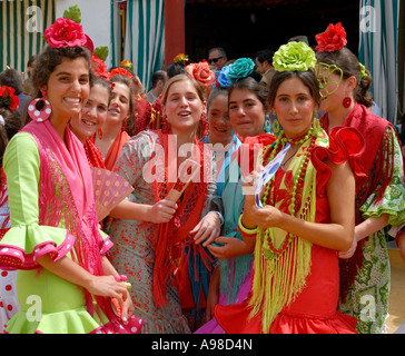 Frauen im Flamenco Kleider Sevilla Feria de Abril Festival Stockfoto