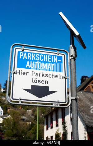 Solarbetriebene Parkuhr Zeichen Deutschland Europa Stockfoto