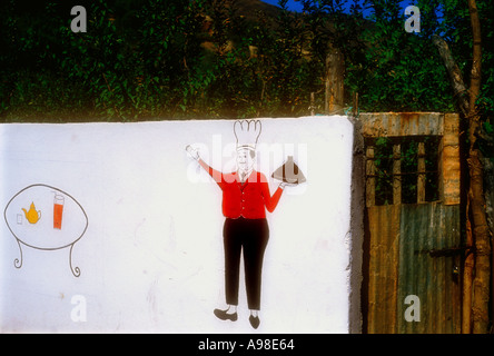Ein Schild vor einem Restaurant in der Nähe von Ouirgane Marokko Stockfoto