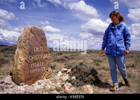 TOURISTISCHEN ANSICHTEN MARKIERUNG ENTLANG DER HISTORISCHEN OREGON TRAIL IN DER NÄHE VON SOUTH PASS, WYOMING. Stockfoto