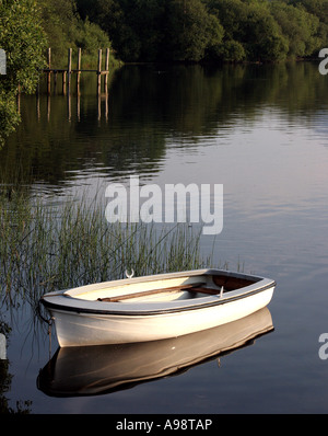 Offshore-Holzboot im Lake District, England, UK Stockfoto