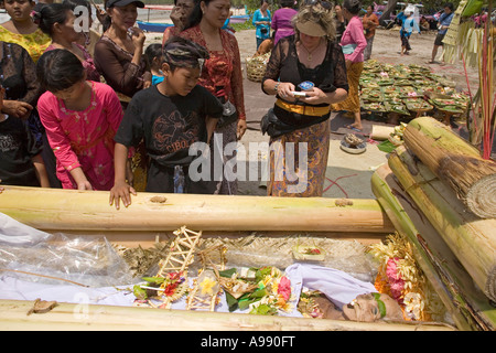 Feuerbestattung Strand von Kuta Bali Indonesien Stockfoto