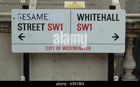 Whitehall, Sesamstraße Roadsign in London England. Stockfoto