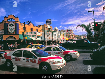 Tijuana Mexiko Straßenszene mit taxis Stockfoto