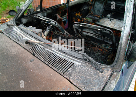 Verlassenes Auto ausgebrannt Stockfoto