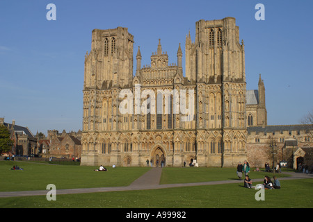 Wells Cathedral die Westfassade des Wells Cathedral Somerset England UK GB Großbritannien Stockfoto