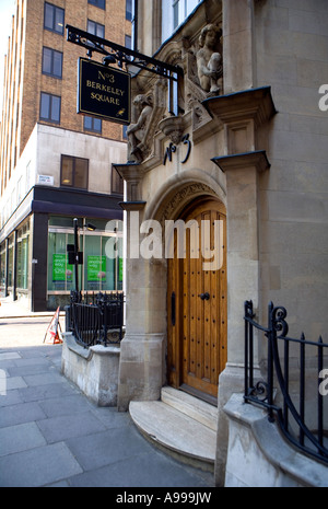 Eleganten Eingang Nr. 3 Berkeley Square, Mayfair, London Stockfoto