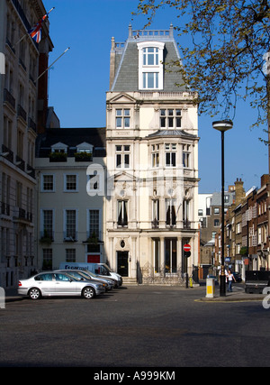 Berkeley Square Hotel, Mayfair, London, England UK, markante Architektur in einer Ecke des Berkeley Square, sonnendurchfluteten herrliche Anwesen Mayfair Stockfoto