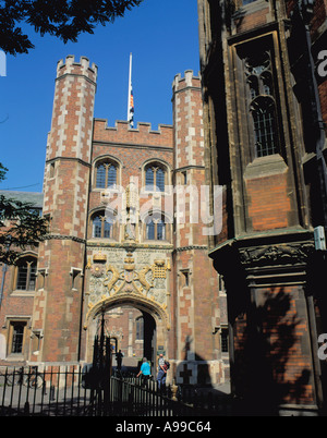 Malerischen historischen Torhaus, St. Johns College in Cambridge, Cambridgeshire, England, UK. Stockfoto