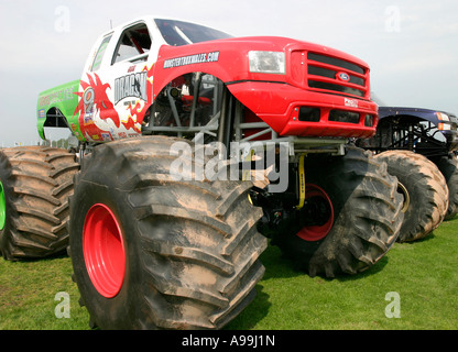 Red Dragon-Monster-Truck auf dem Display an TruckFest, Peterborough, UK. Stockfoto