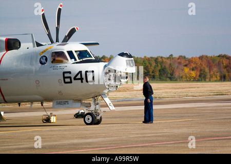 Northrop Grumman E 2C Hawkeye Carrier basierte Warn- und Flugzeuge Stockfoto