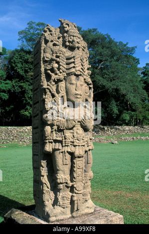 Honduras Copan Ruinas Maya-Ruinen Maya-Kunst Skulptur vertikale Stela A Replik im freien Museum in Mittelamerika Stockfoto