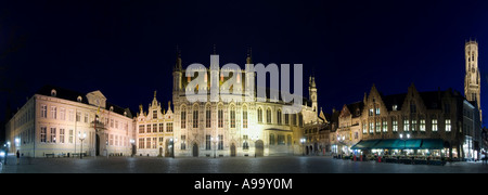 3 Bild Stich Panorama Nacht Zeit Blick auf die alte Burg in Brügge (Brugge), Belgien. Stockfoto