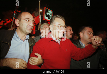 Istanbul, Türkei - Deniz Baykal der Marktführer für republikanische Völker Volkspartei CHP teilnehmen feiern Stockfoto