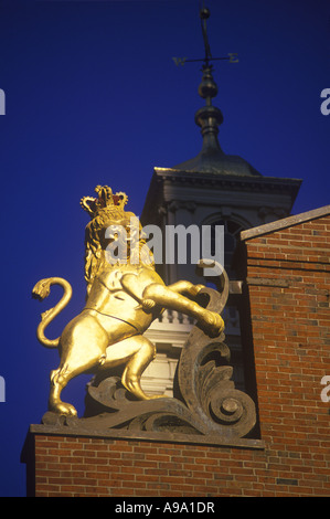 GOLDENE BRITISCHE LÖWE STATUE OLD STATE HOUSE BOSTON MASSACHUSETTS, USA Stockfoto