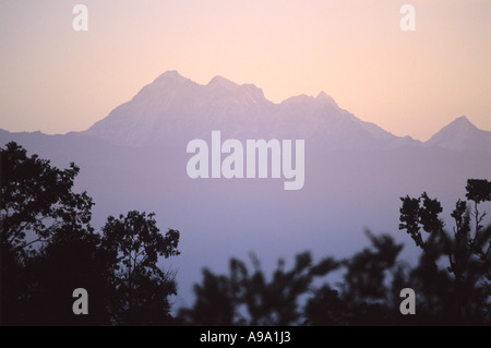 Malerischen Sonnenaufgang über ferne Jugal Himal wie gesehen von Dhulikhel Dorf Nepal Stockfoto