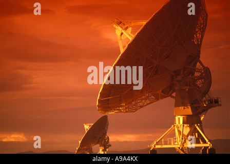 REIHE VON SATELLITEN GERICHTE JANSKY VLART RADIO TELESCOPE ARRAY EBENEN VON SAINT AUGUSTINE NEW MEXICO USA Stockfoto