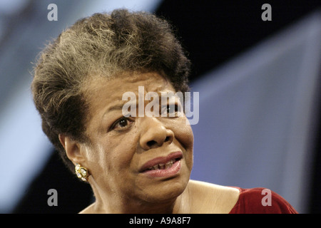 Maya Angelou amerikanischer Dichter & Schriftsteller abgebildet bei Hay Festival 2002 Hay on Wye Powys Wales UK Stockfoto