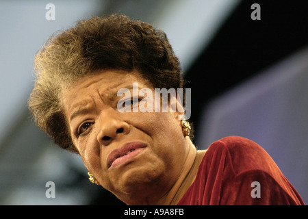 Maya Angelou amerikanischer Dichter & Schriftsteller abgebildet bei Hay Festival 2002 Hay on Wye Powys Wales UK Stockfoto