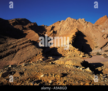 Morgen in der Negev-Wüste nördlich von Eilat mit felsigen Hügeln und Schluchten Israel Stockfoto