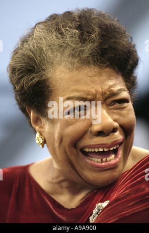 Maya Angelou amerikanischer Dichter & Schriftsteller abgebildet bei Hay Festival 2002 Hay on Wye Powys Wales UK Stockfoto