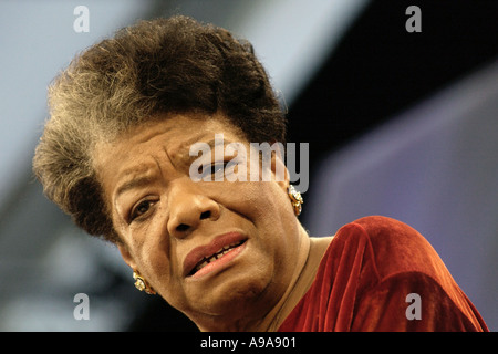 Maya Angelou amerikanischer Dichter & Schriftsteller abgebildet bei Hay Festival 2002 Hay on Wye Powys Wales UK Stockfoto