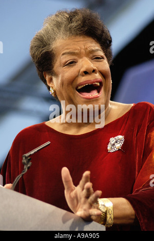 Maya Angelou amerikanischer Dichter & Schriftsteller abgebildet bei Hay Festival 2002 Hay on Wye Powys Wales UK Stockfoto