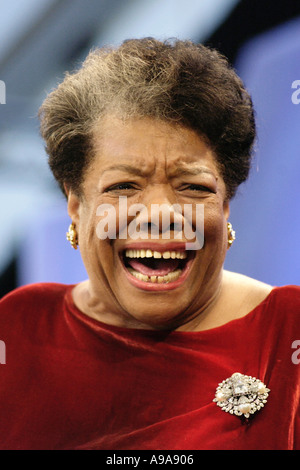 Maya Angelou amerikanischer Dichter & Schriftsteller abgebildet bei Hay Festival 2002 Hay on Wye Powys Wales UK Stockfoto