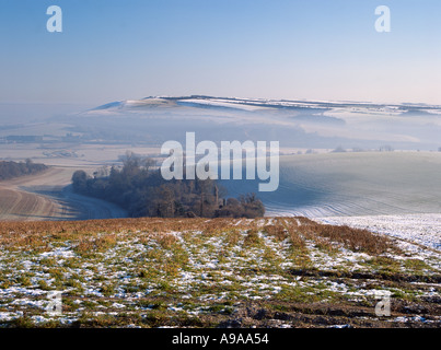 ARUN Tal von BURY HILL WEST SUSSEX England UK Blick auf Rackham Hill auf South Downs mit Nebel liegt im Tal Stockfoto