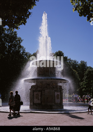 Russland der römischen Brunnen im Peterhof Grand Palace in der Nähe von St.Petersburg entworfen von Ivan leer Ivan Davydov 1738 zwei Ebenen Stockfoto