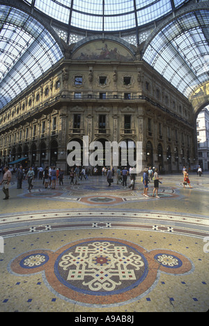 ZENTRUM DER MOSAIK BODEN GALLERIA VITTORIA EMANUELE II MAILAND LOMBARDEI ITALIEN Stockfoto