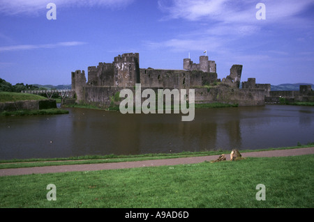 CAERPHILLY CASTLE, SOUTH WALES, IM SOMMER Stockfoto