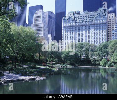 POND PLAZA HOTEL (©HENRY J HARDENBERGH 1907) CENTRAL PARK SOUTH SKYLINE MANHATTAN NEW YORK CITY USA Stockfoto