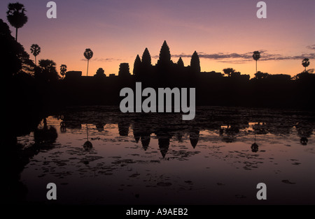 Kambodscha-Sonnenaufgang über Türme von Angkor Wat Stockfoto
