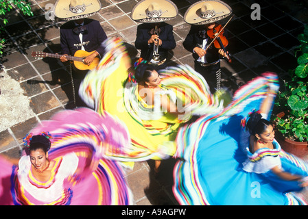 ÜBER FRAUEN TÄNZER MERIDA YUCATAN MEXIKO Stockfoto