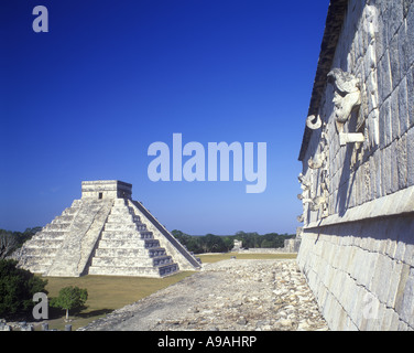 WAND KRIEGER TEMPEL EL CASTILLO KUKULKAN PYRAMIDE CHICHEN ITZA MAYA RUINEN YUCATAN MEXIKO Stockfoto