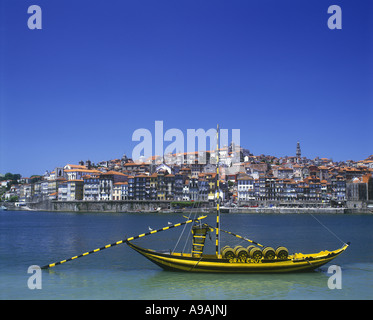 RABELO CAIS DA RIBEIRA RIO DOURO PORTO PORTUGAL Stockfoto