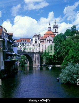 PONTE DE SAO GONCARLO BRÜCKE RIO TAMEGA AMARANTE COSTA VERDE PORTUGAL Stockfoto