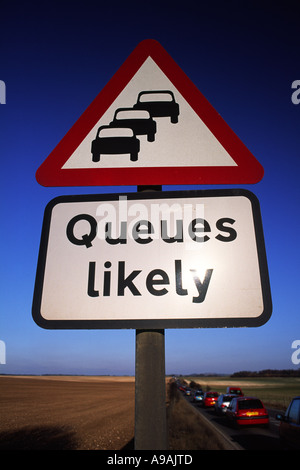 Warteschlangen wahrscheinlich Verkehrszeichen auf die A303 in der Nähe von Stonehenge in Wiltshire county England UK Stockfoto