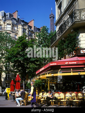 BRASSERIE CHAMPS DU MARS AUF DER AVENUE DE LA BOURDONNAIS PARIS FRANKREICH Stockfoto