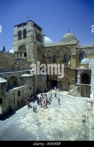 EINGANG INNENHOF DER KIRCHE DES HEILIGEN SEPULCHRE ALTSTADT JERUSALEM ISRAEL Stockfoto