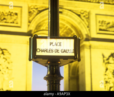 STRAßENSCHILD ARC DE TRIOMPHE DE L ' ETOILE PLACE CHARLES DE GAULLE PARIS FRANKREICH Stockfoto