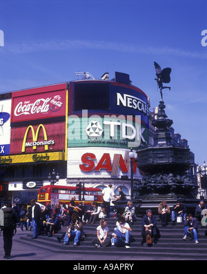 2000 HISTORISCHE EROS STATUE SHAFTSBURY MEMORIAL BRUNNEN (©ALFRED GILBERT 1893) PICCADILLY CIRCUS WEST END LONDON ENGLAND GROSSBRITANNIEN Stockfoto